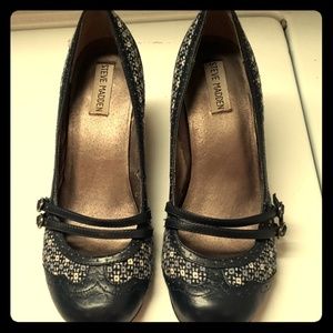 Super cute steve madden navy heels with pattern